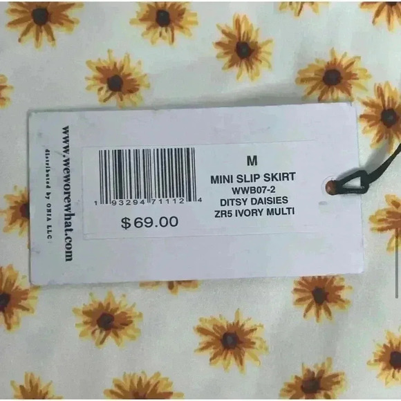 WeWoreWhat Mini Slip Skirt "Ditsy Daisies" in size Medium - Picture 5 of 8